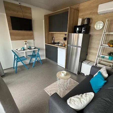 アパート By The Sea Turanj, Biograd - 25010 トゥラニ